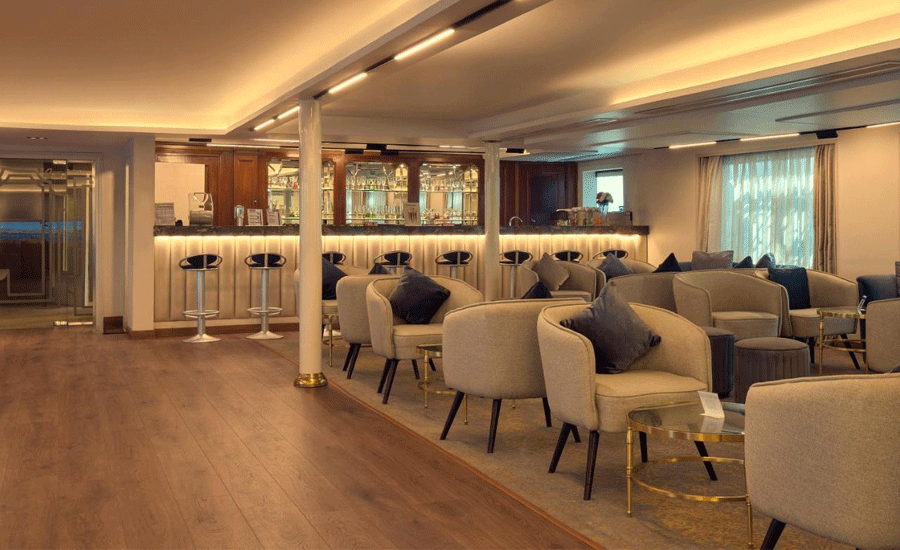   Lounge Bar 