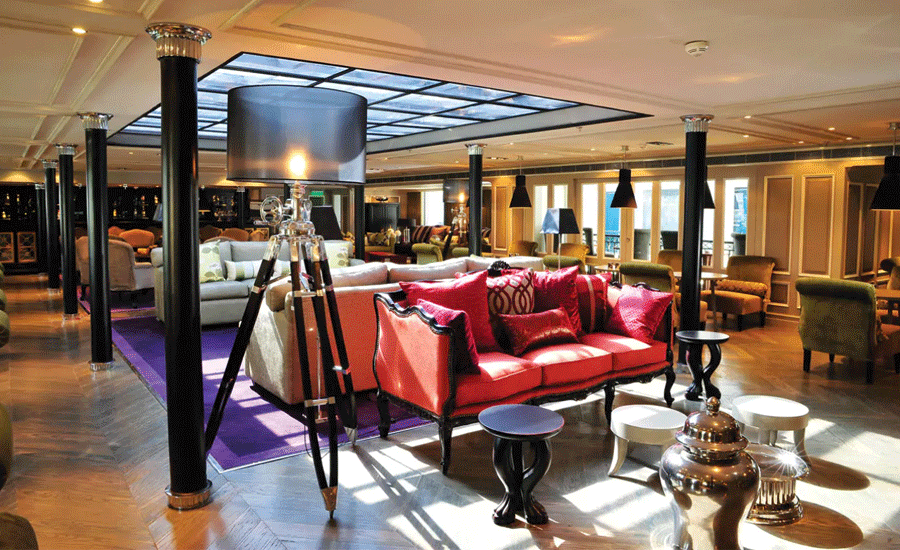   Lounge Bar 