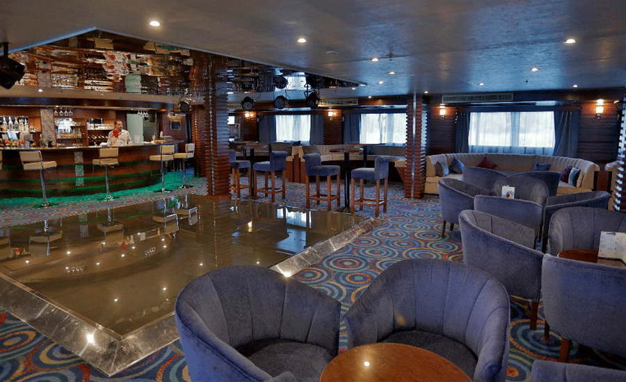   Lounge Bar 