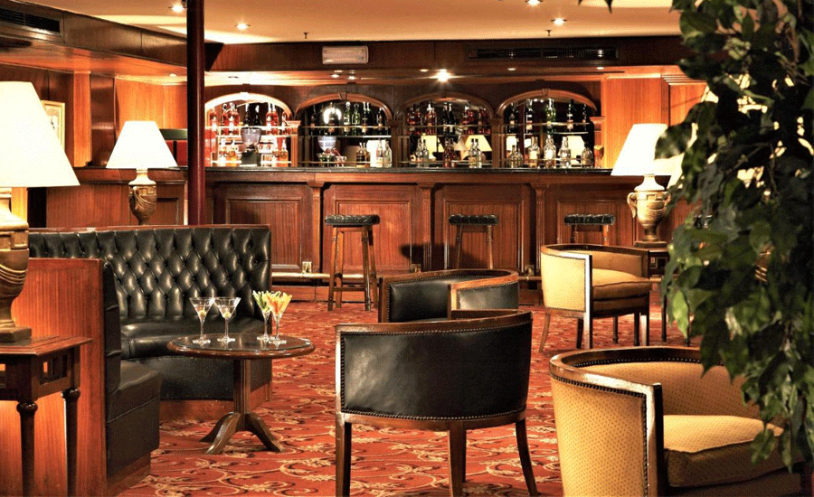   Lounge Bar 