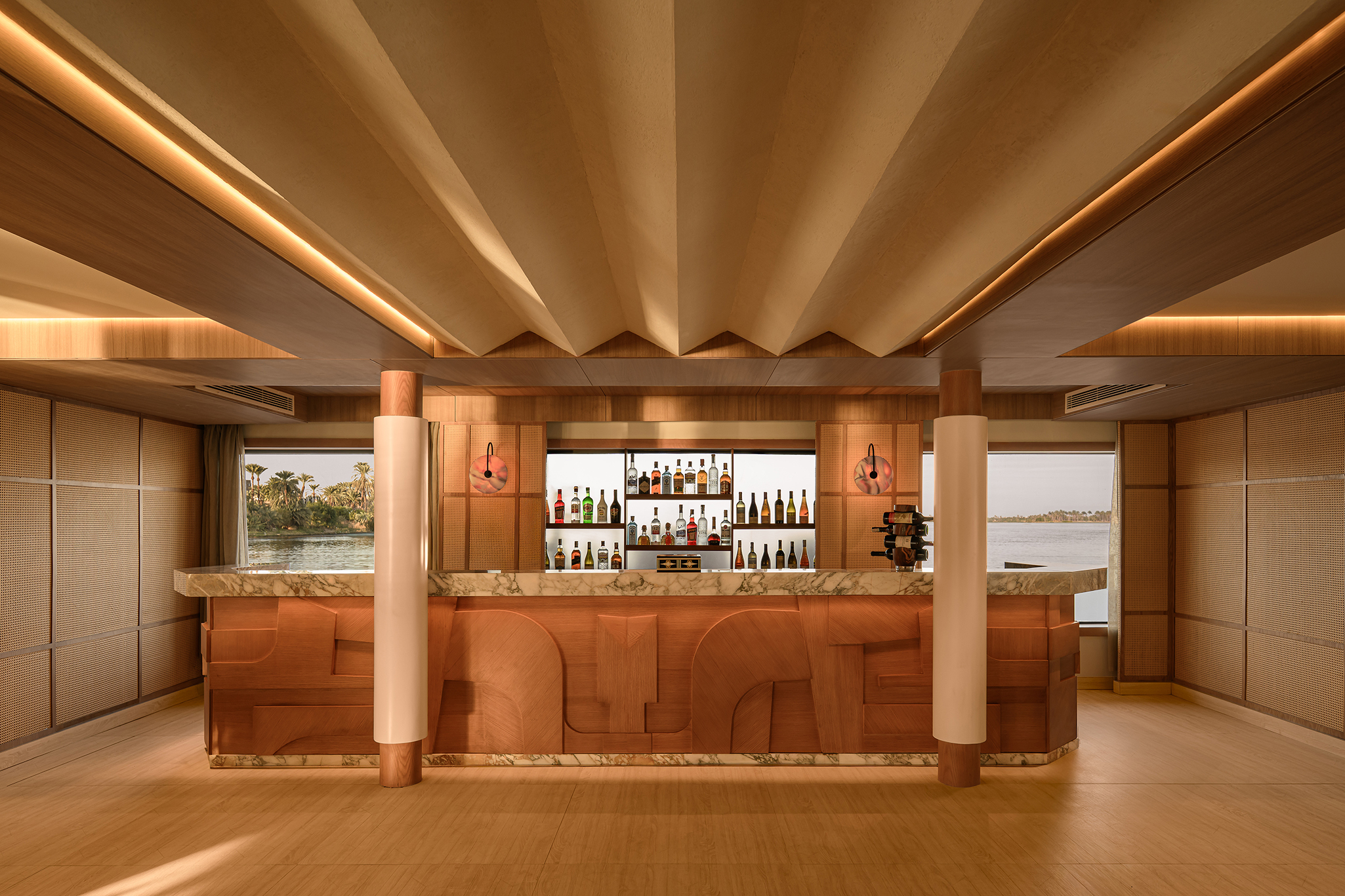   Lounge Bar 
