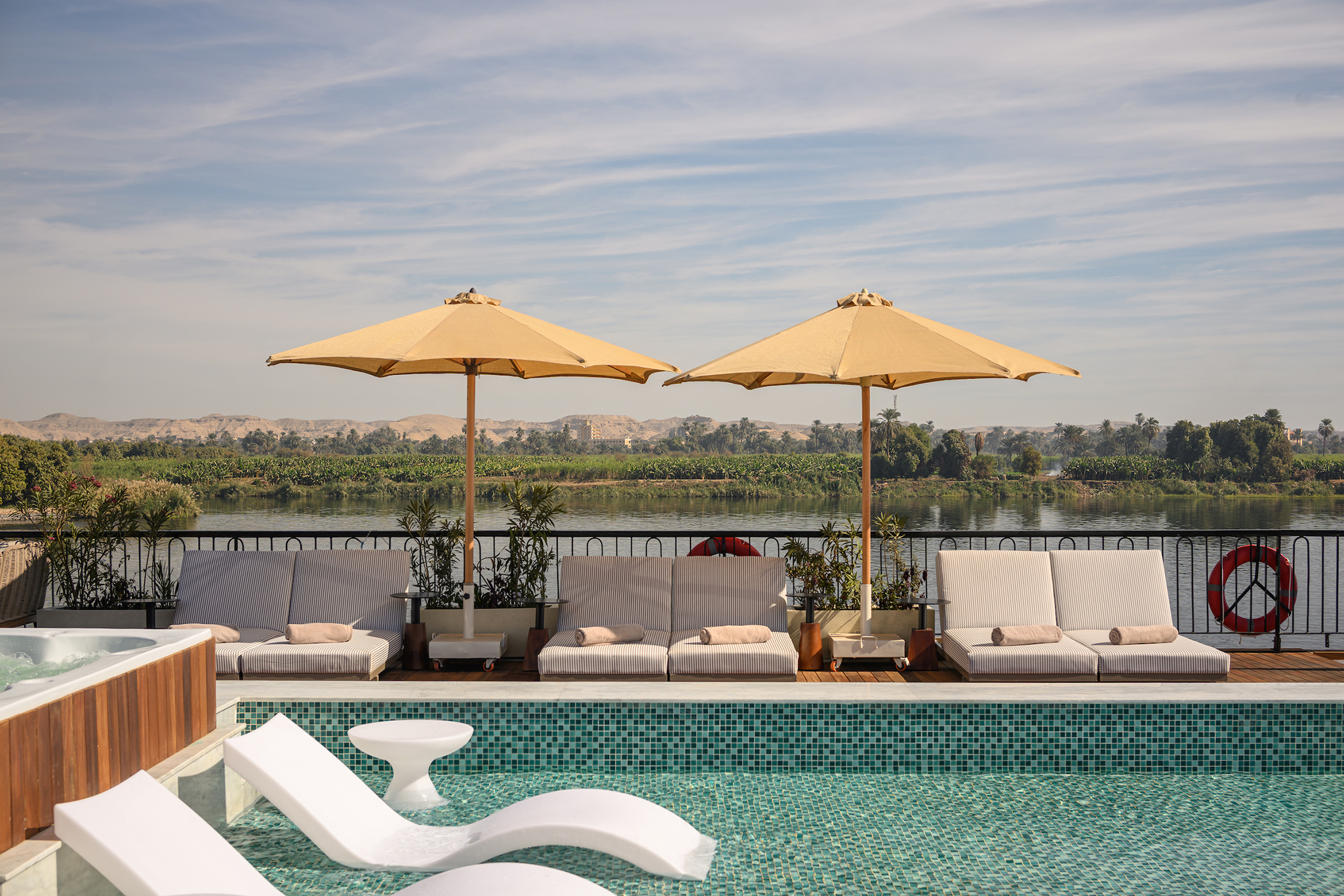   Sundeck & Pool 
