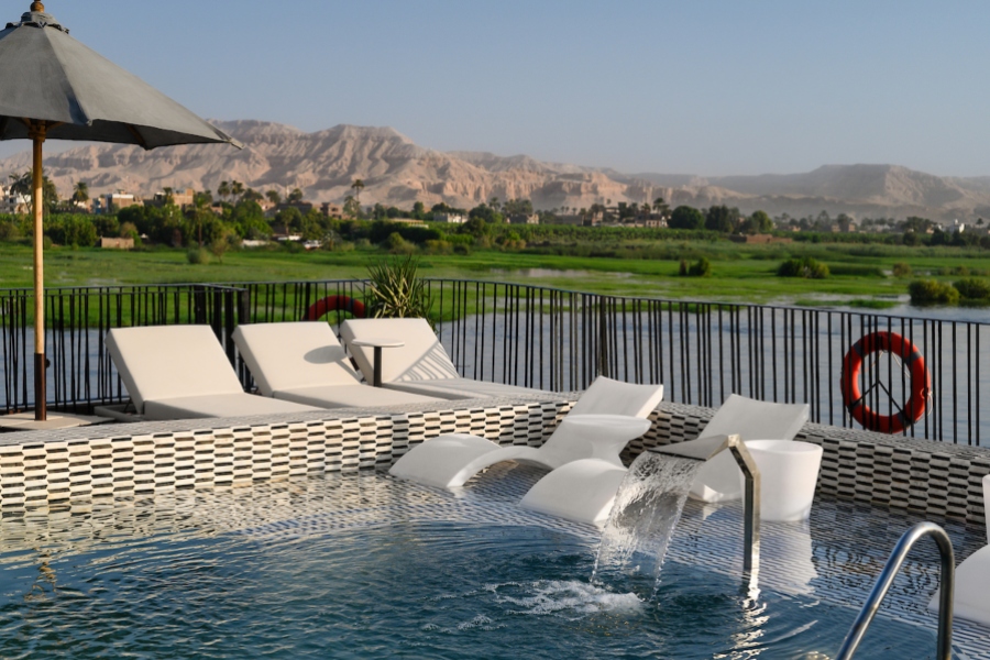  Sundeck & Pool 