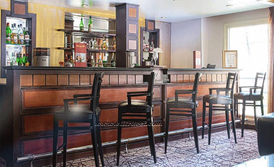   Lounge Bar 